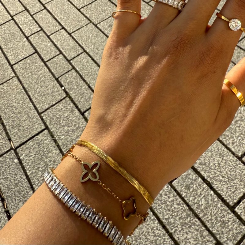 Amora™ Snake Armband